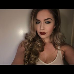 Meet your Posher, Elyssa